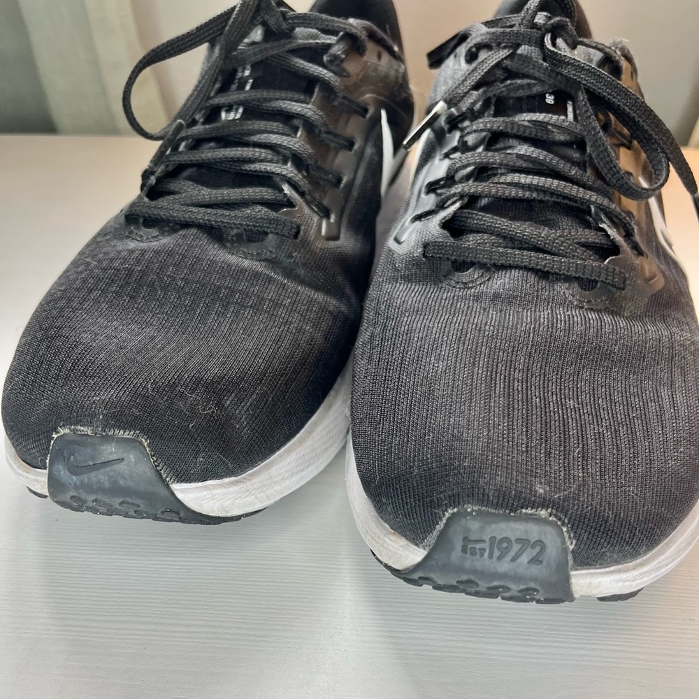 Nike Men’s Air Zoom Pegasus 39 Road Running Sneaker in Black/White Size 10 - Picture 8 of 8